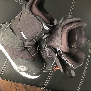 Burton Step On, Youth Large bindings with Size 6 boot. Like new condition
